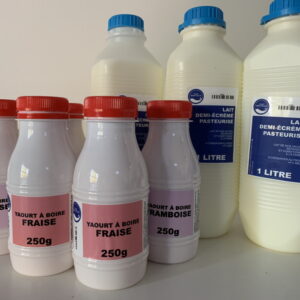 Réalisation d’étiquettes personnalisées pour des bouteilles de lait ou yaourts